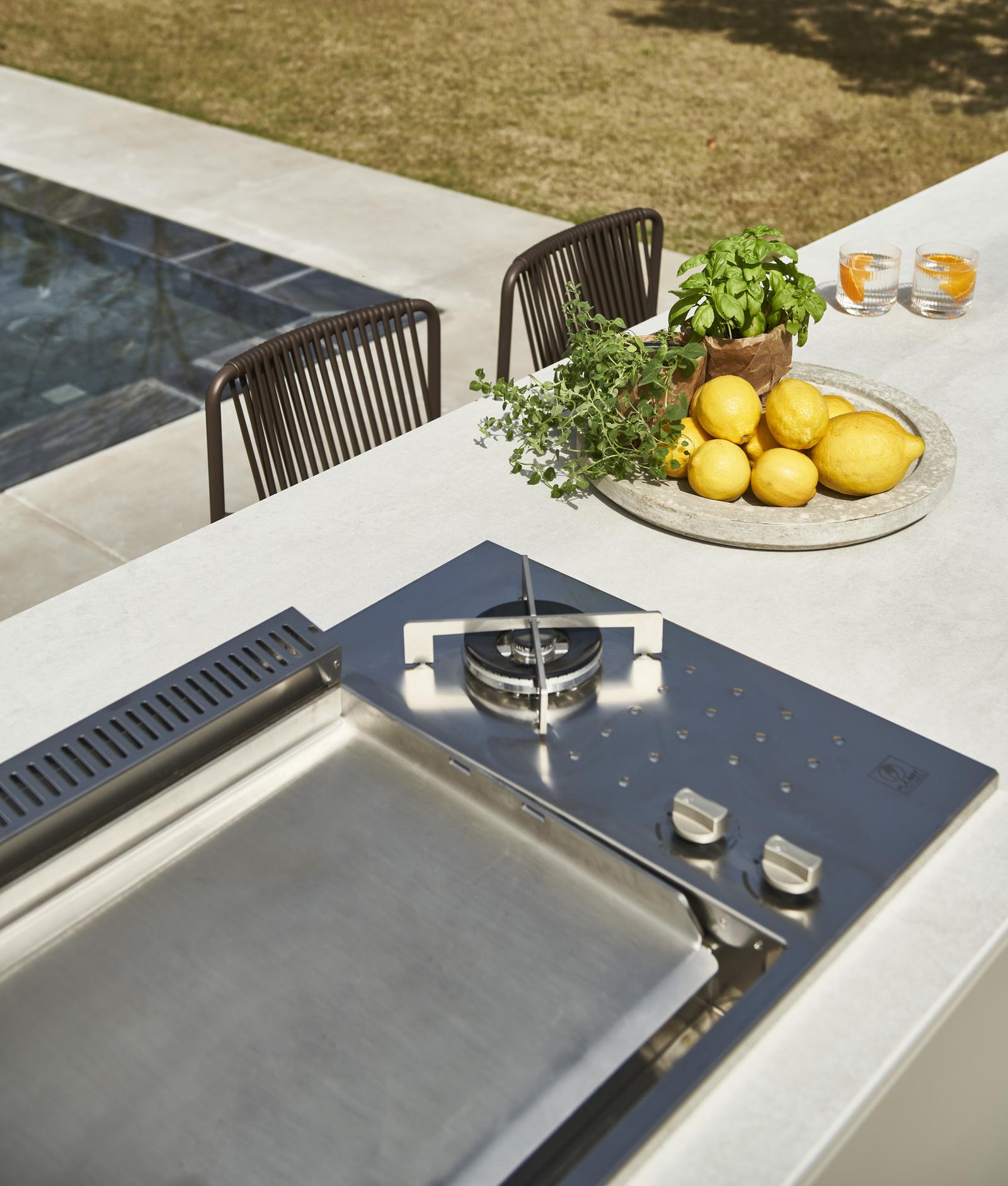 Integrated teppanyaki plancha detail